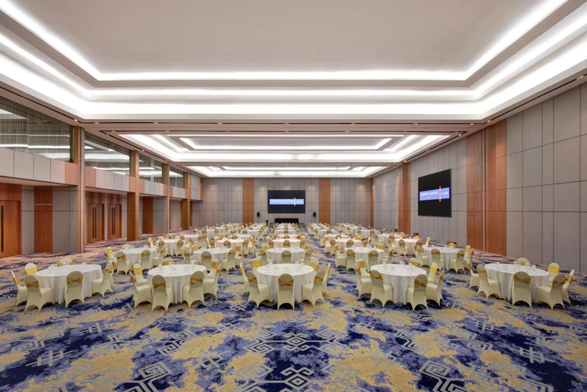 Harper Kupang By Aston Otel Dış mekan fotoğraf